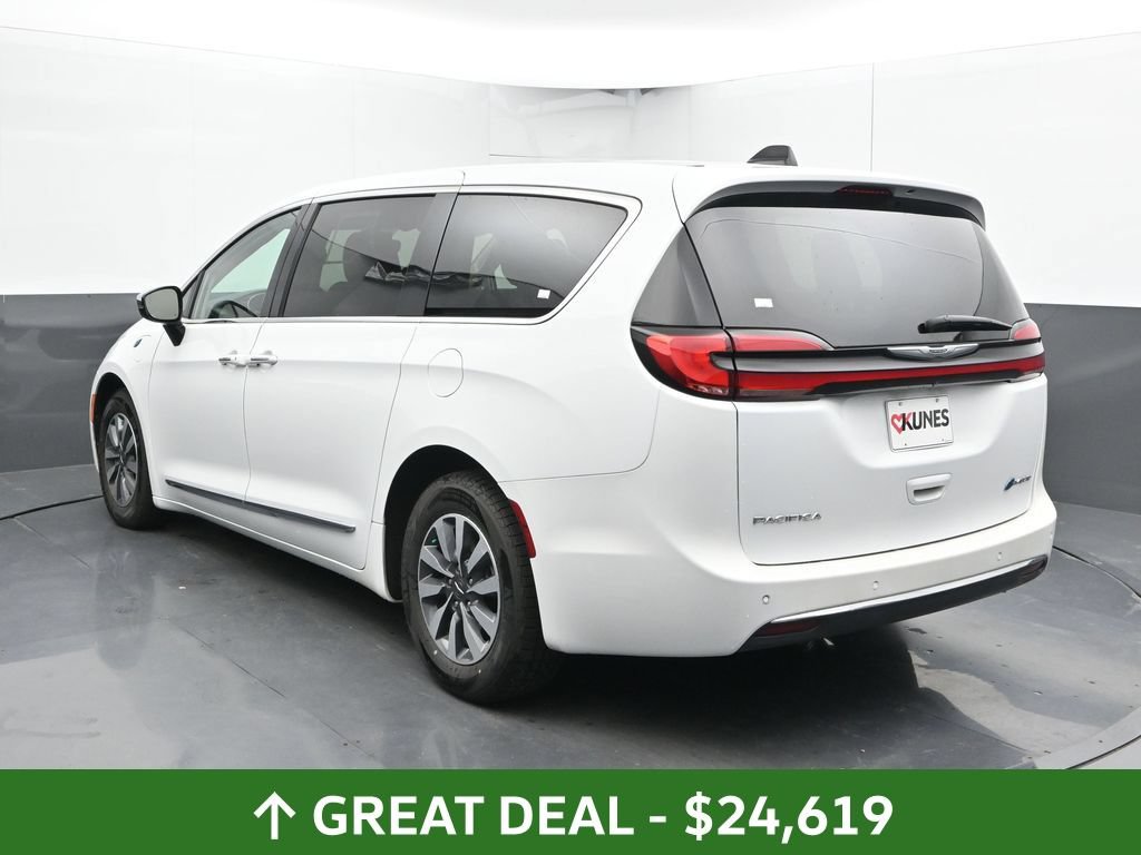 Used 2023 Chrysler Pacifica Limited FWD image 12
