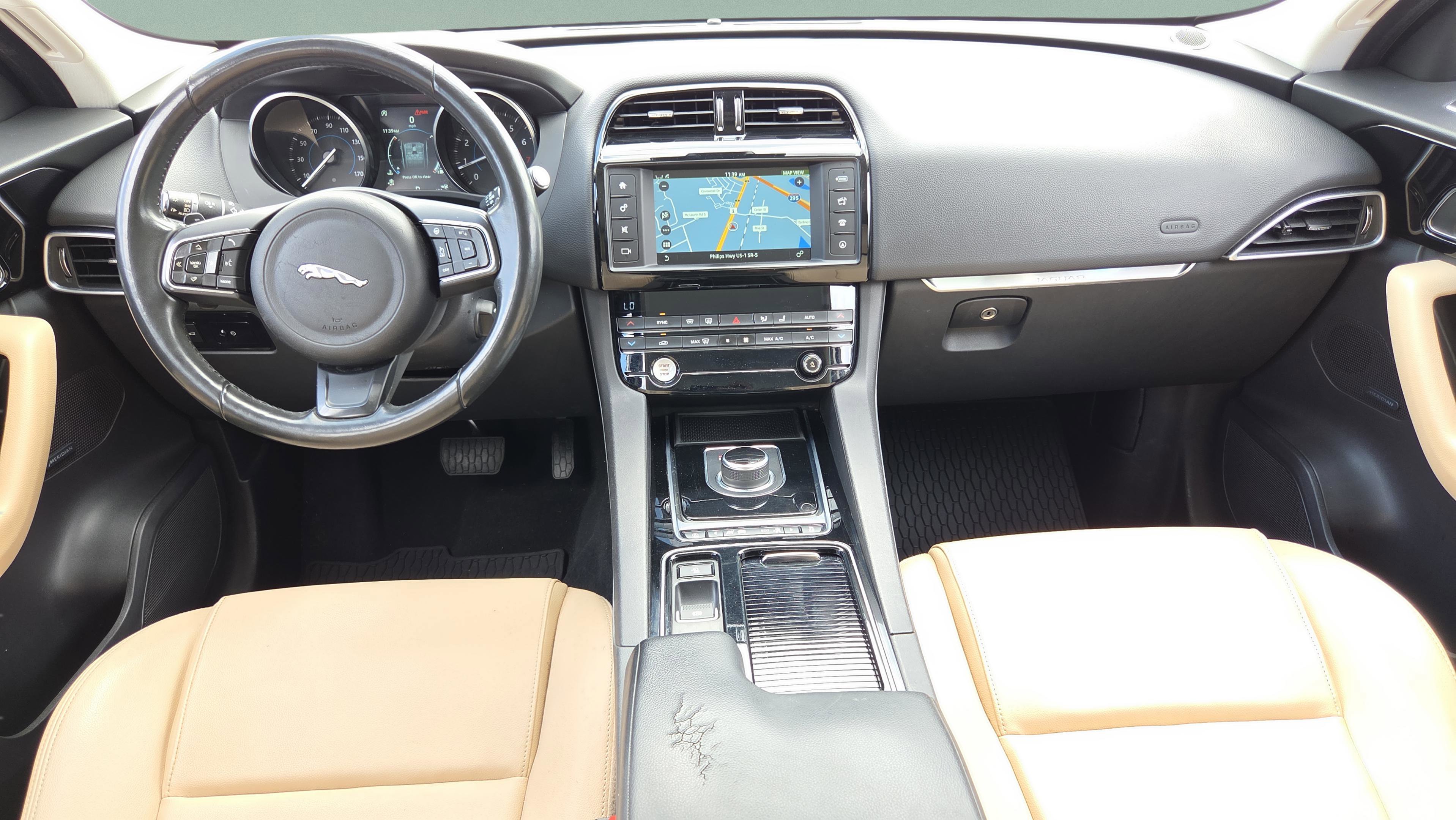 Used 2018 Jaguar F-PACE Premium AWD/4WD image 12