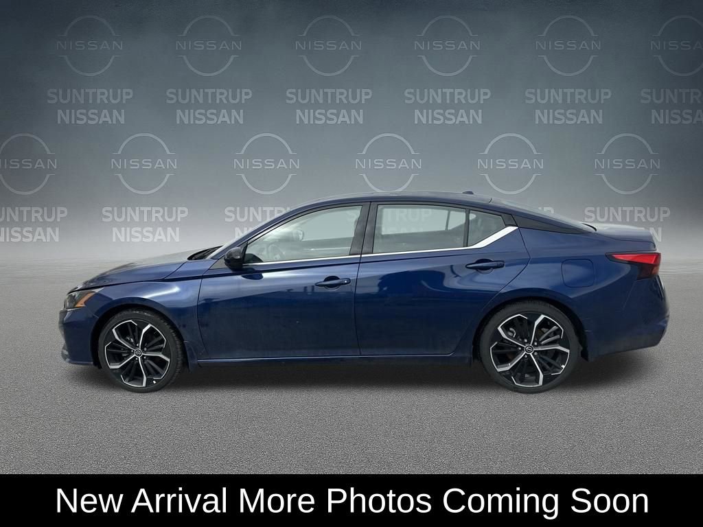 Used 2023 Nissan Altima 2.5 SR w/ SR Premium Package image 3