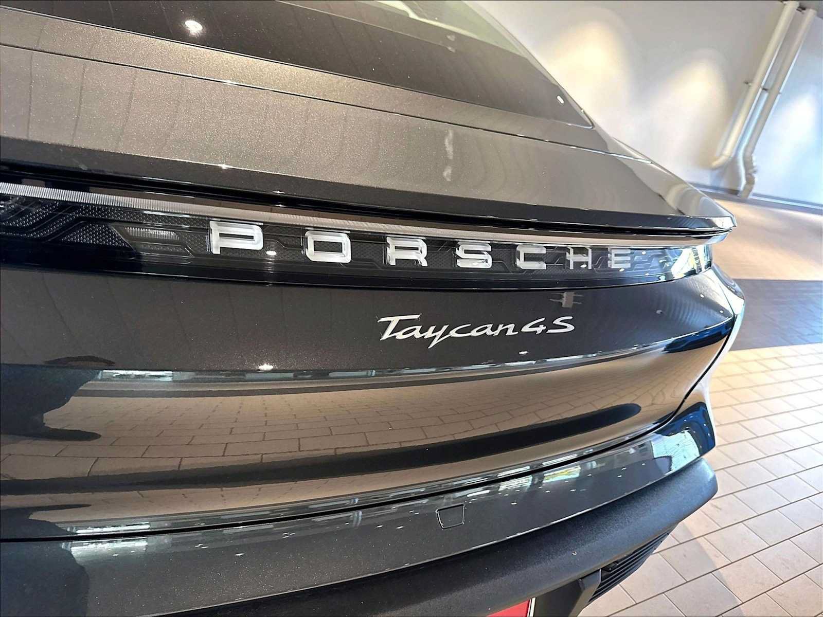 Used 2023 Porsche Taycan 4S AWD/4WD image 37