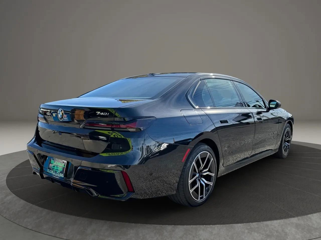 Used 2025 BMW 740i xDrive image 5