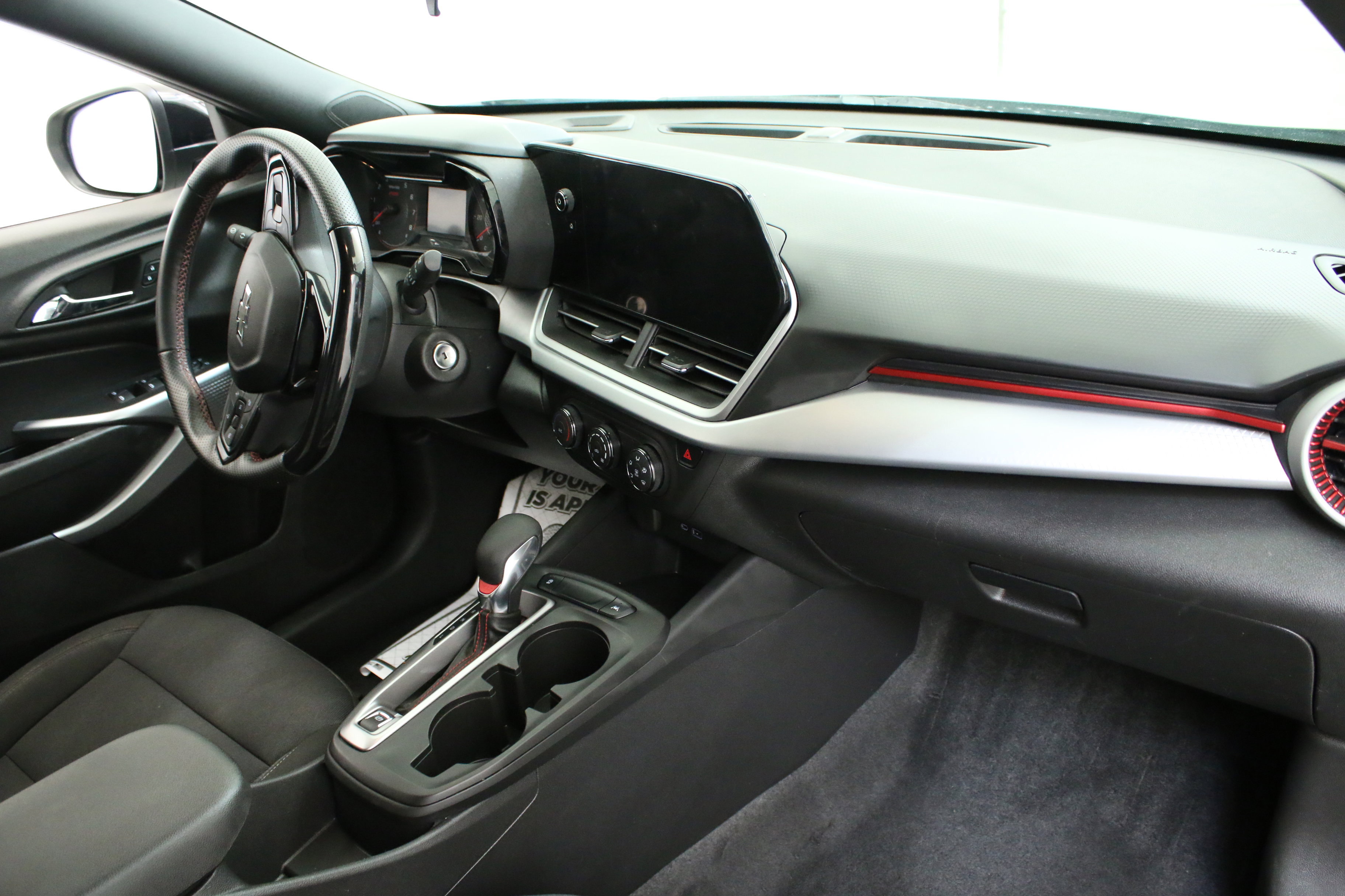 Certified 2024 Chevrolet Trax RS FWD image 25