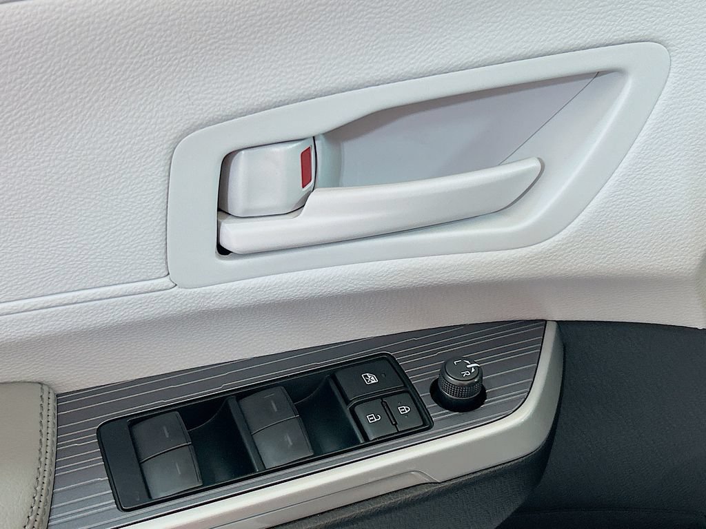 New 2026 Toyota Sienna LE FWD image 18