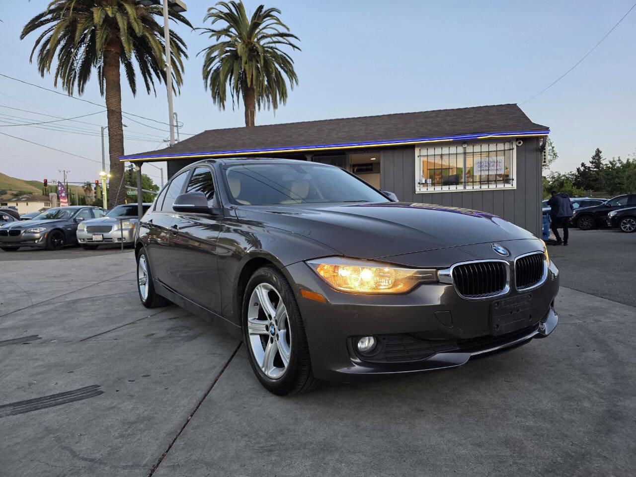 Used 2015 BMW 320i Sedan w/ Driver Assistance Package image 6