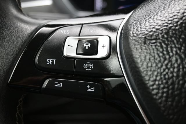 Used 2021 Volkswagen Tiguan SEL AWD/4WD image 25