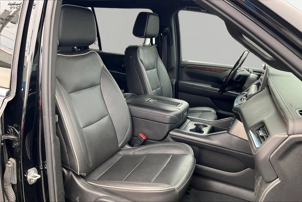 Used 2022 Chevrolet Suburban Premier AWD/4WD image 32