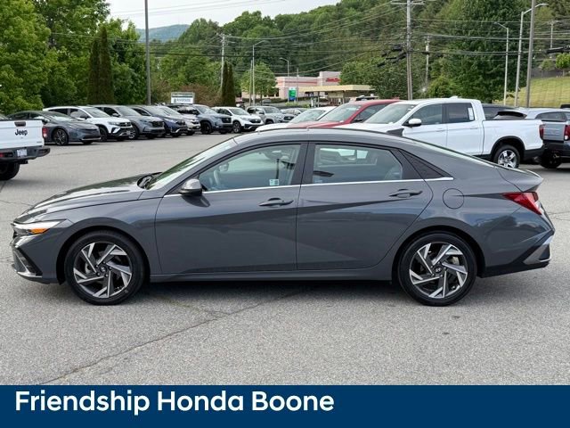 Used 2024 Hyundai Elantra SEL w/ Convenience Package FWD image 9