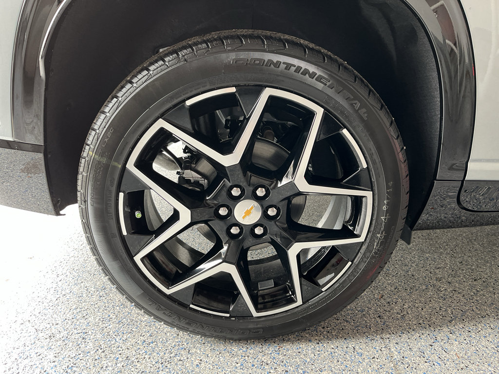 New 2026 Chevrolet Traverse High Country w/ LPO, Floor Liner Package FWD image 37