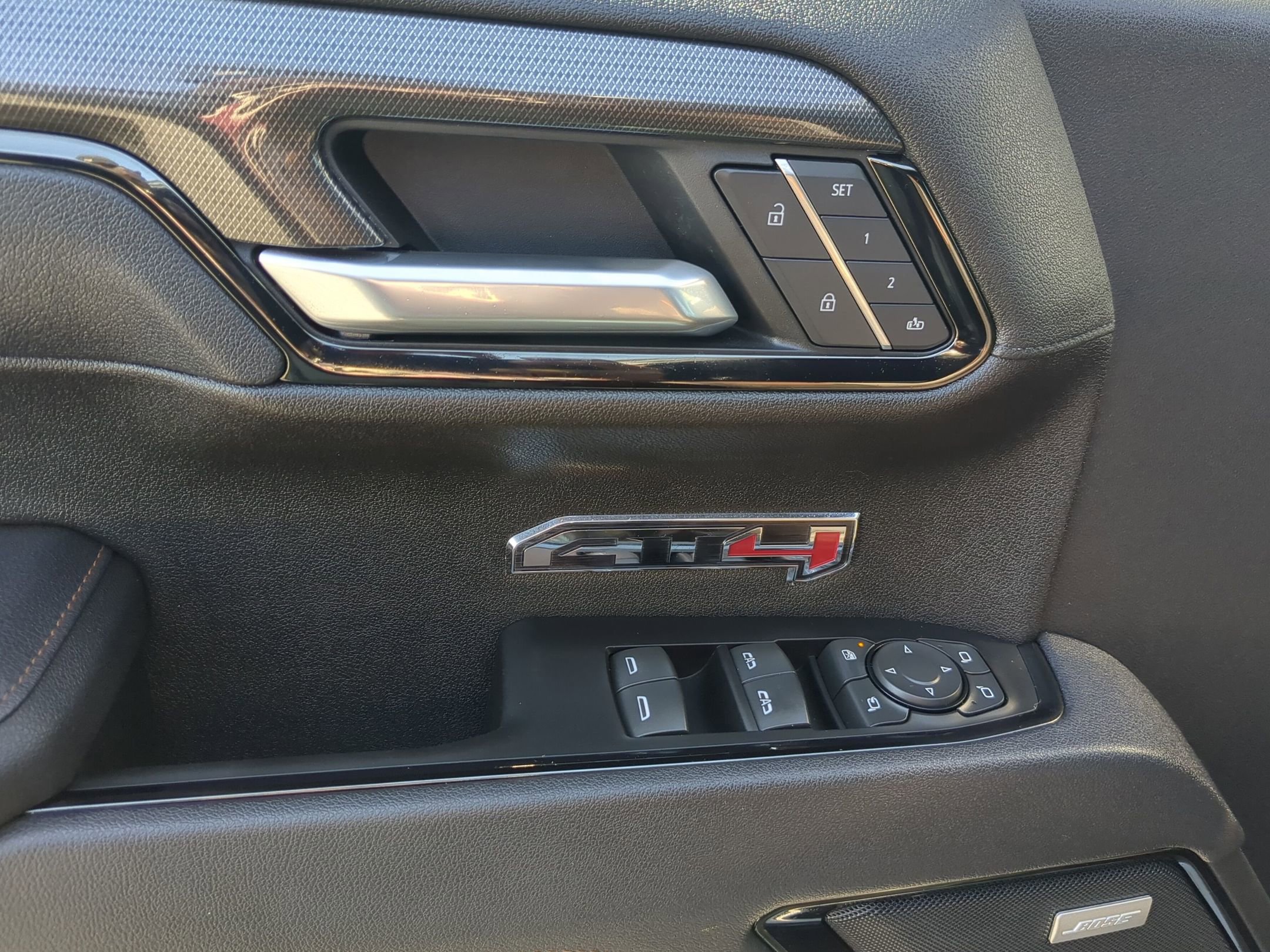 Used 2025 GMC Sierra 1500 AT4 image 12