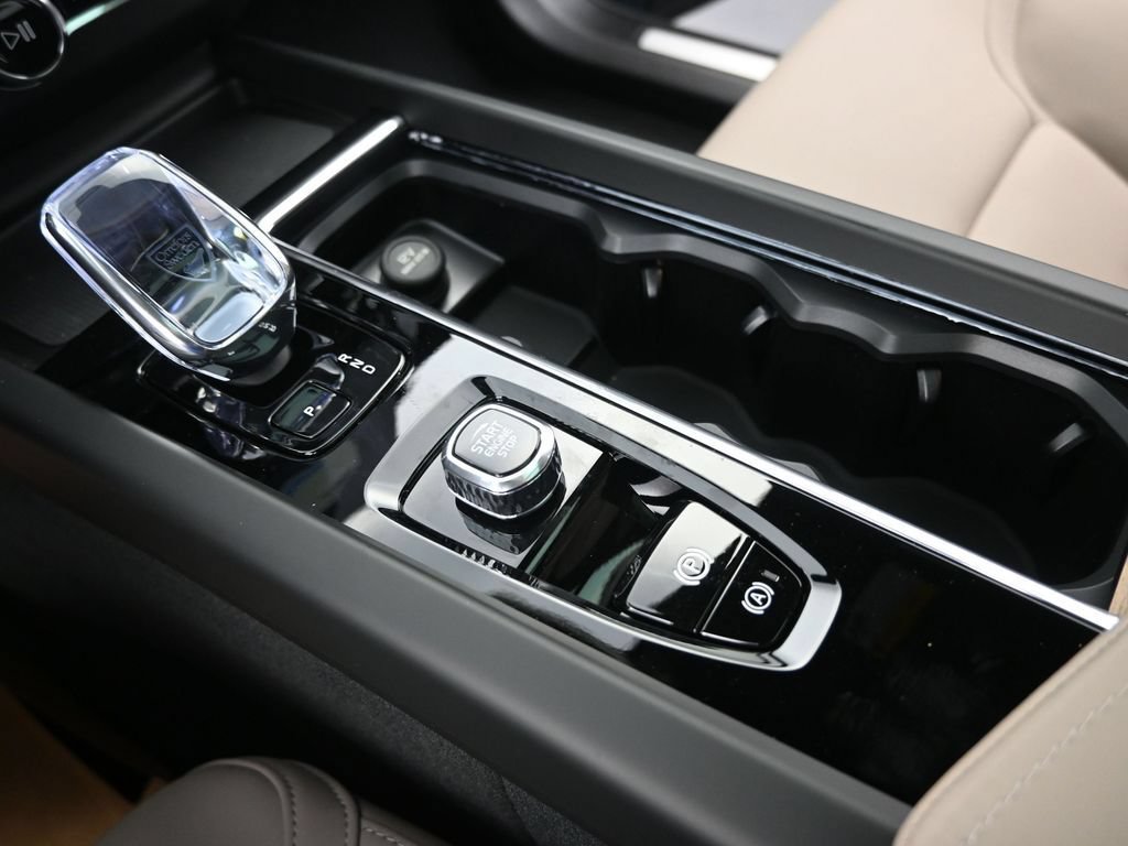 New 2026 Volvo XC60 B5 Plus w/ Protection Package Premier AWD/4WD image 25