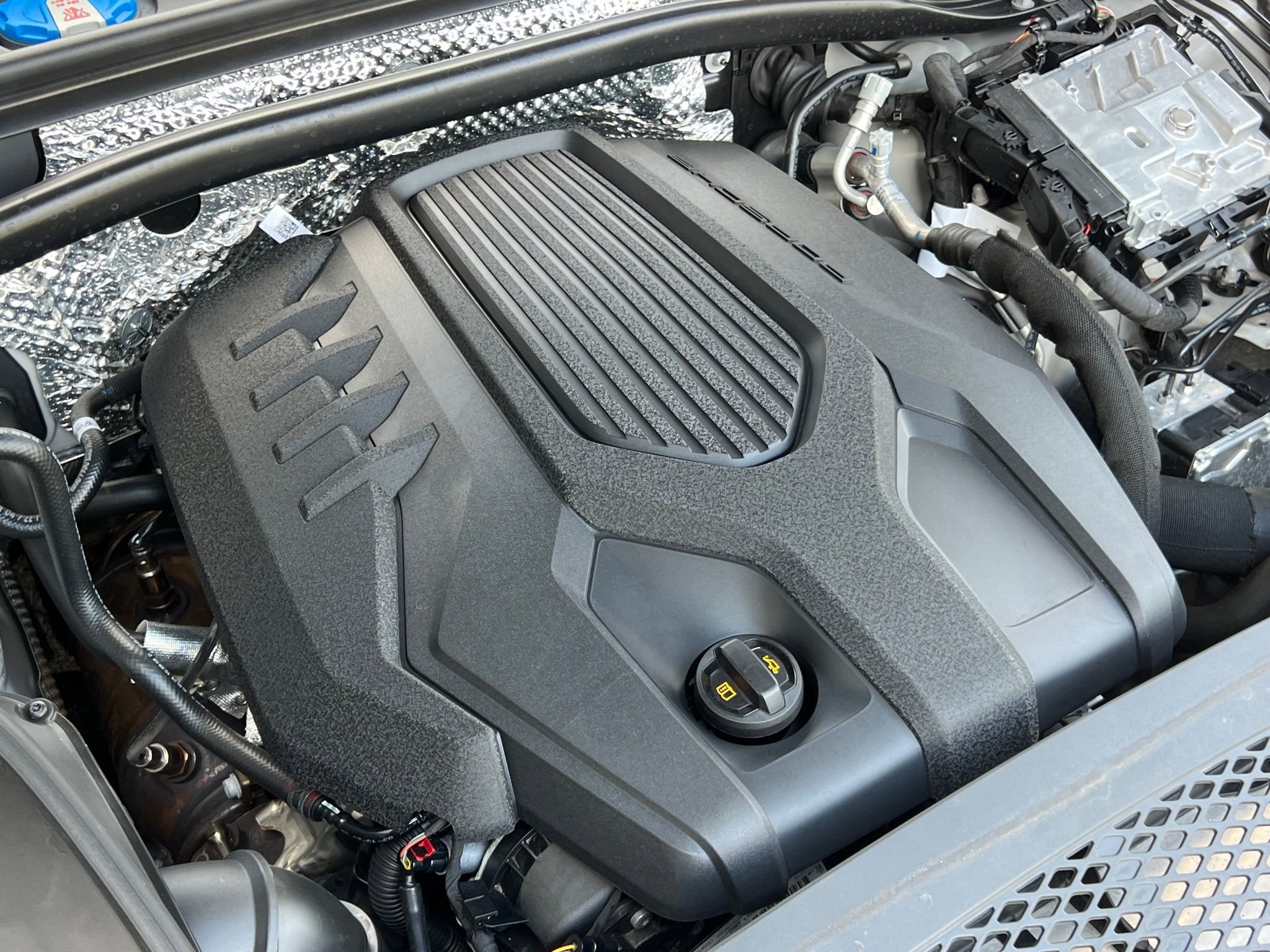 Used 2024 Porsche Macan AWD/4WD image 36