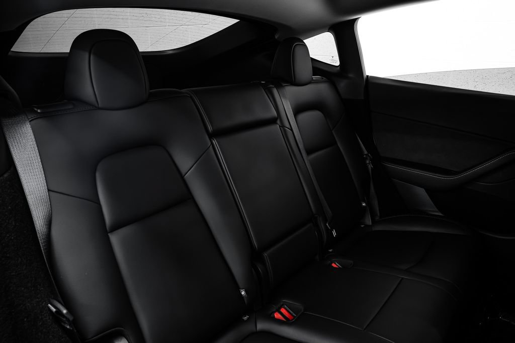 Used 2025 Tesla Model Y Long Range RWD image 32