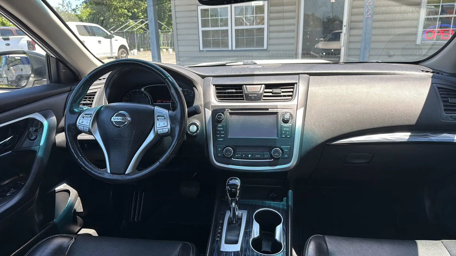 Used 2017 Nissan Altima 2.5 SL w/ 2.5 Technology Package FWD image 9