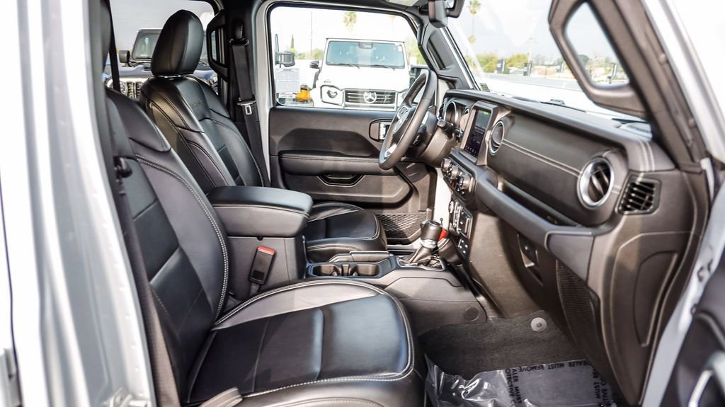 Used 2023 Jeep Wrangler Unlimited Sahara image 21