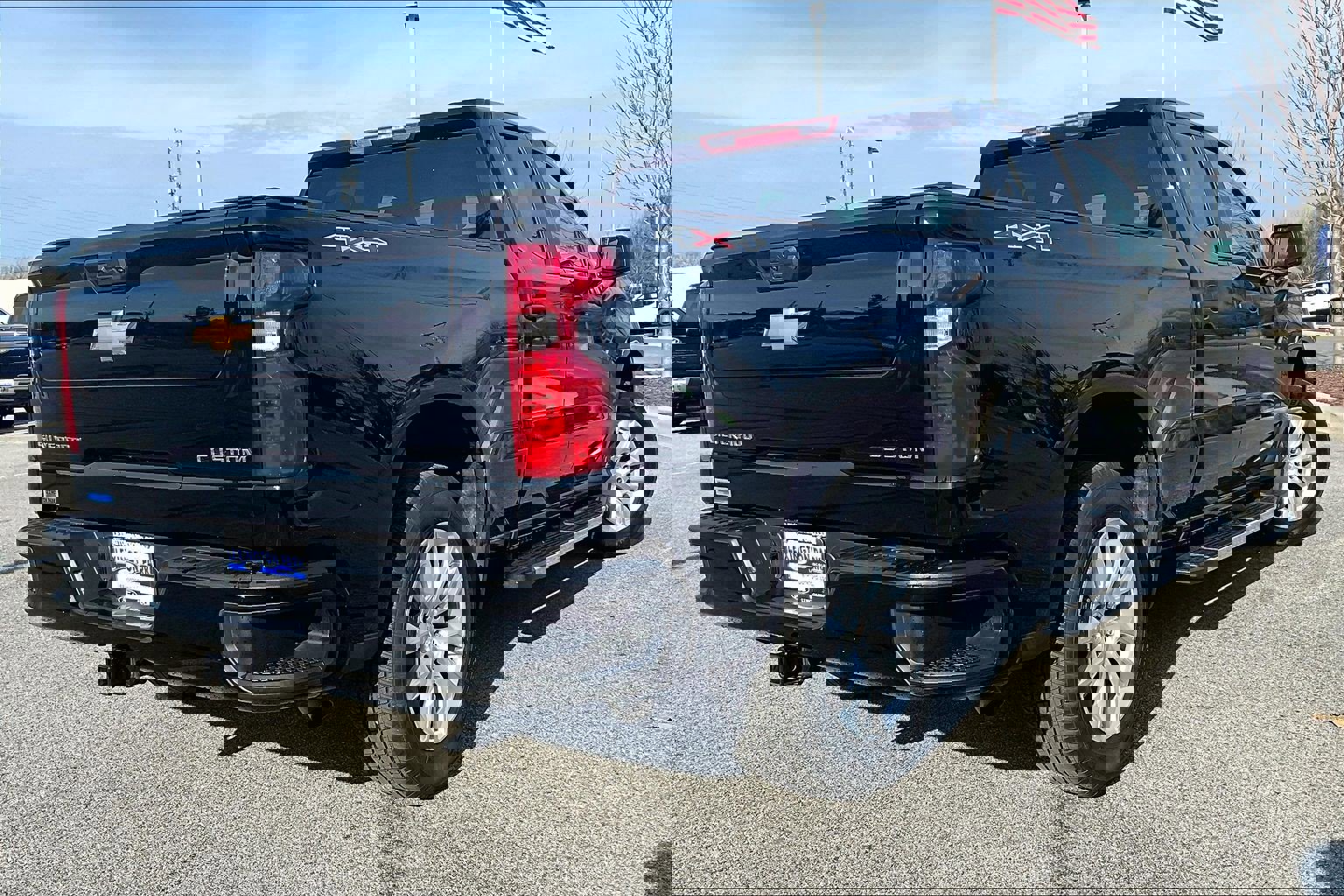 Used 2025 Chevrolet Silverado 1500 Custom image 4