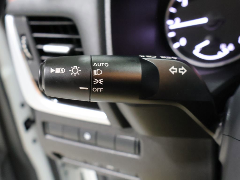 Used 2025 Nissan Rogue SV image 38