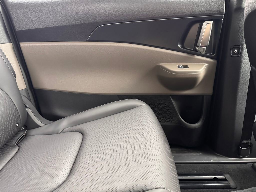 New 2026 Kia Carnival FWD image 32