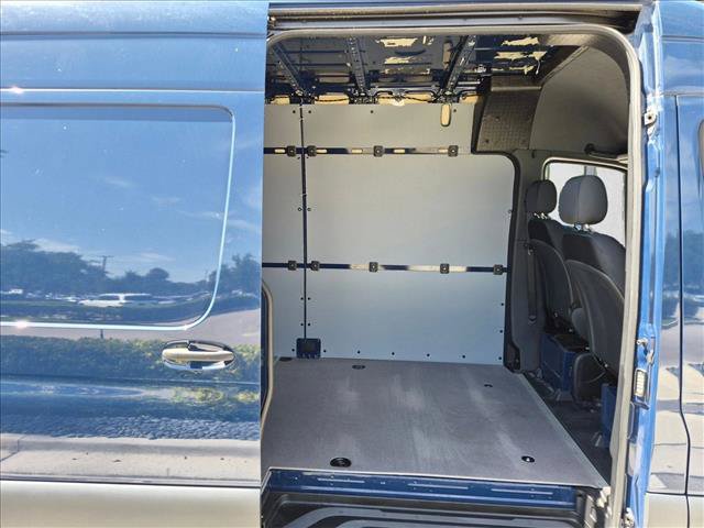 Used 2023 Mercedes-Benz Sprinter 2500 image 17