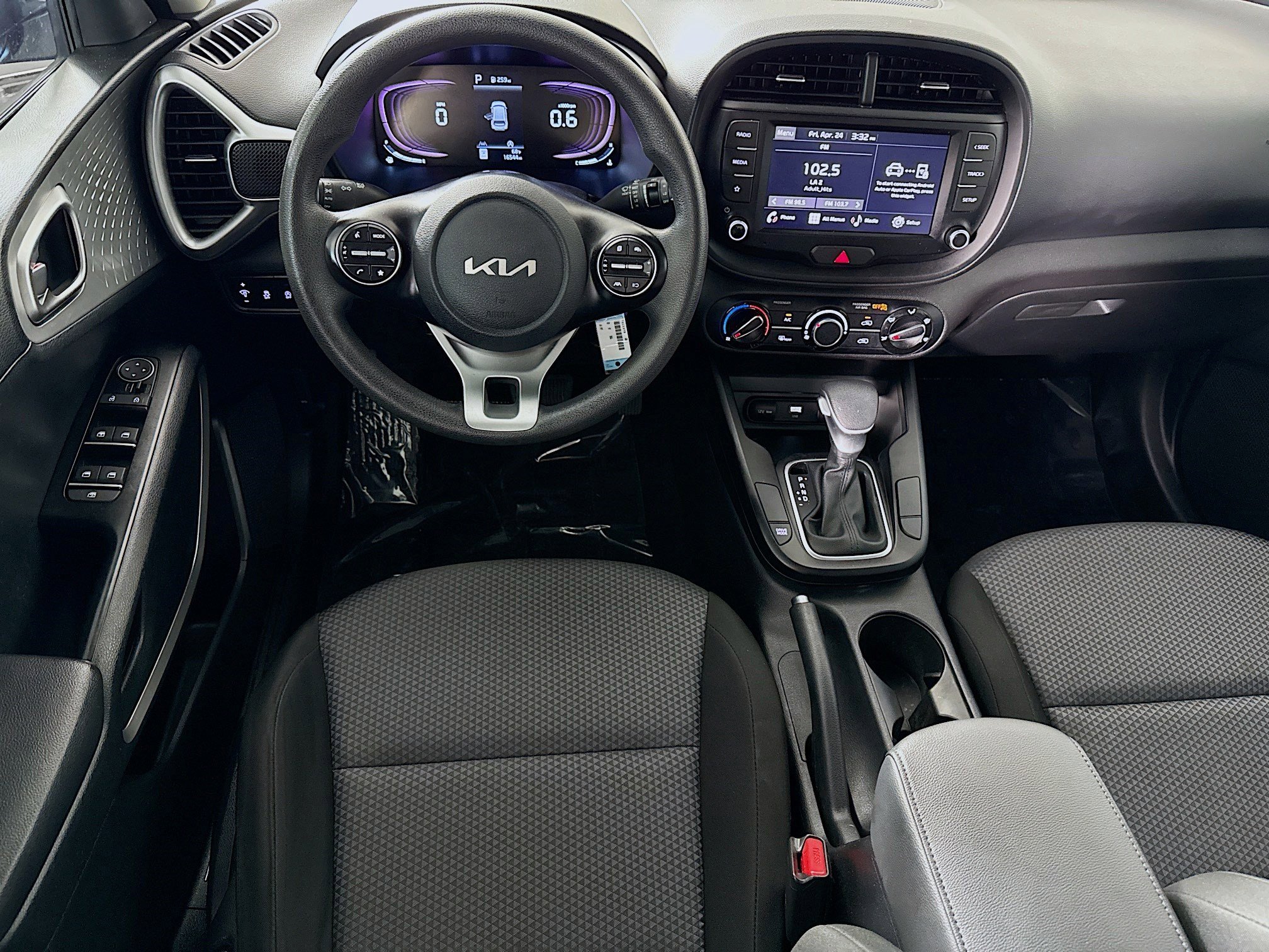 Used 2023 Kia Soul LX FWD image 17
