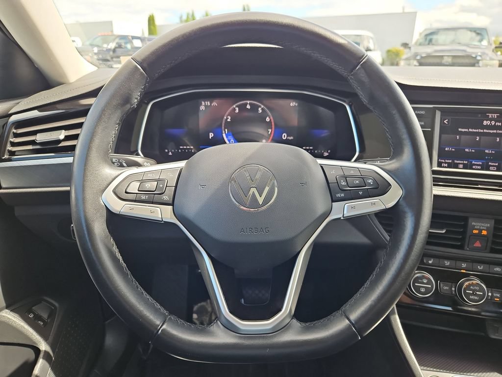 Used 2024 Volkswagen Jetta SE FWD image 14