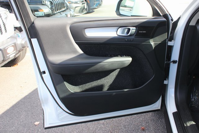 Used 2019 Volvo XC40 T5 Momentum image 18