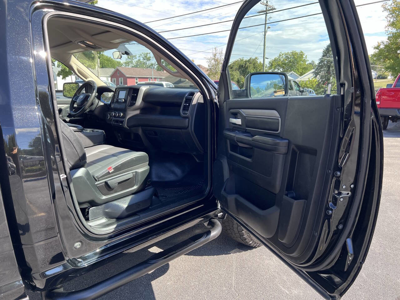 Used 2019 RAM 2500 Tradesman w/ Chrome Appearance Group image 26