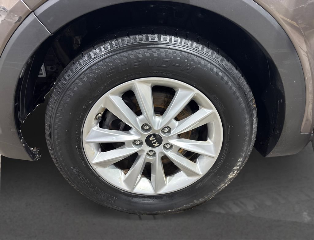 Used 2019 Kia Sorento LX w/ LX Convenience Package image 12