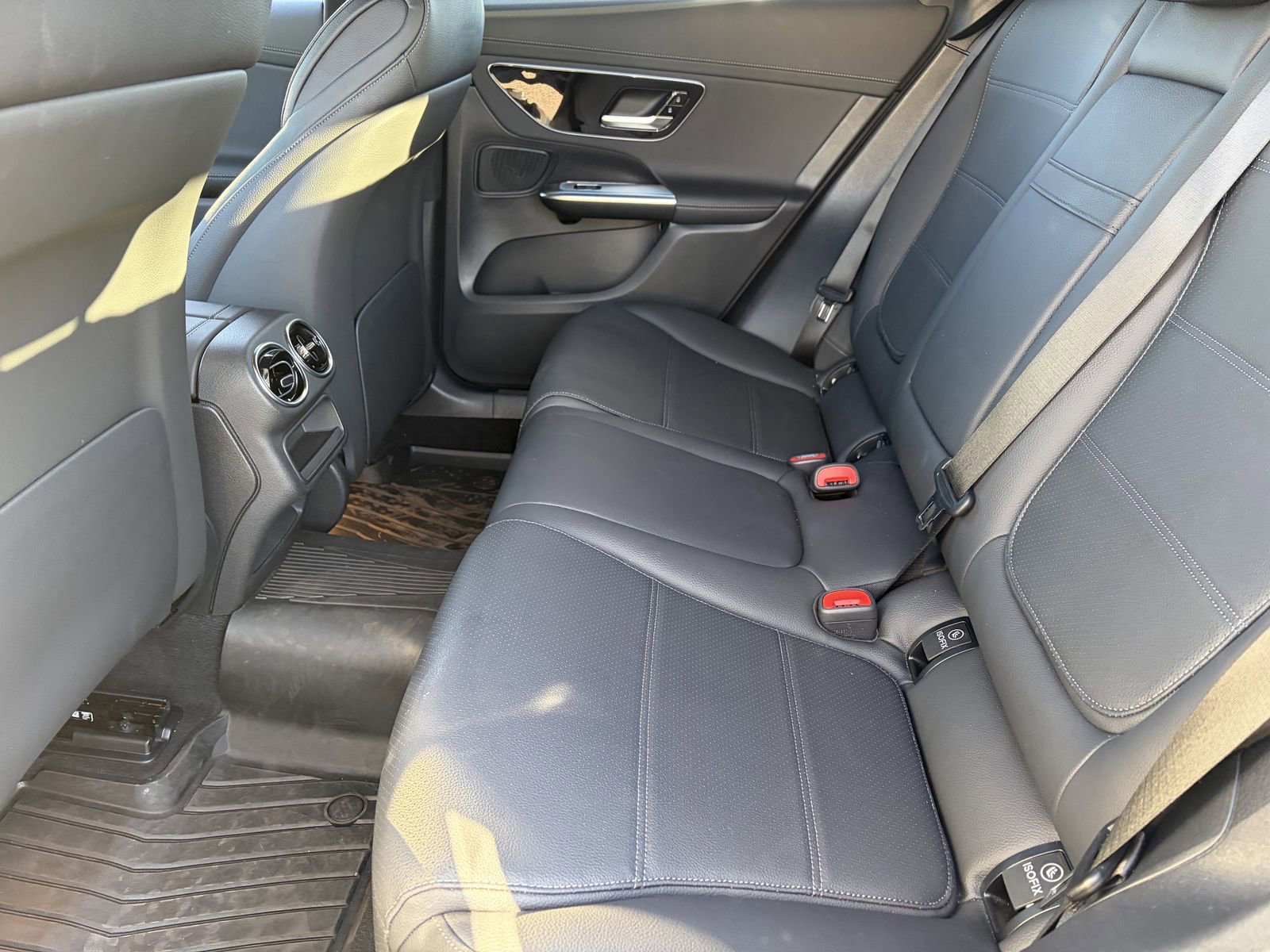 Used 2025 Mercedes-Benz GLC 300 image 18