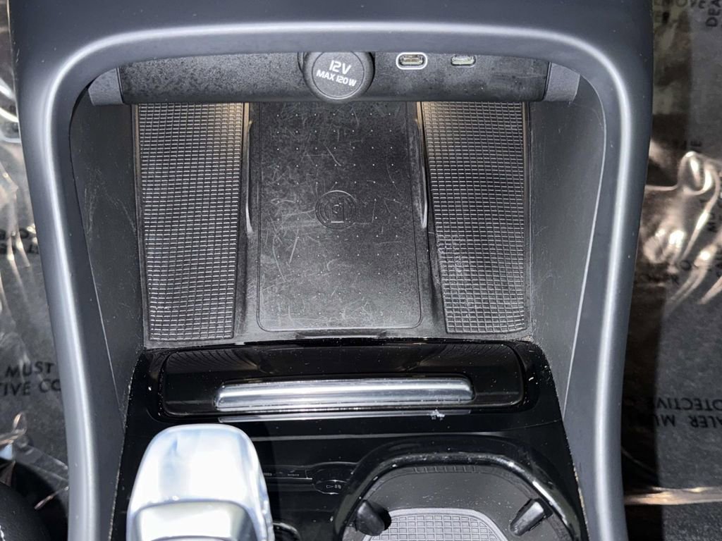 Used 2023 Volvo XC40 B5 Plus w/ Protection Package Premier image 23