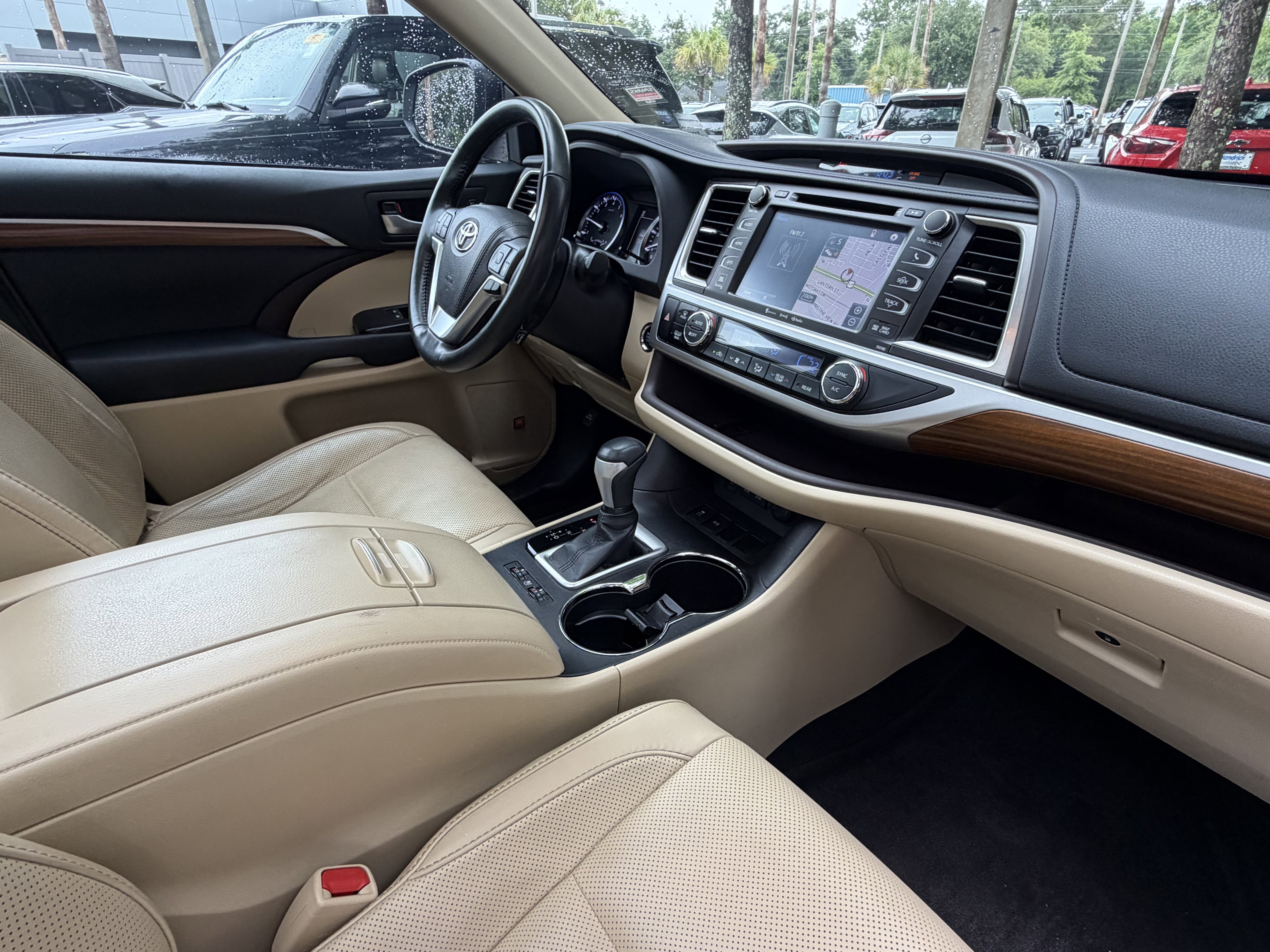 Used 2017 Toyota Highlander Limited Platinum FWD image 48