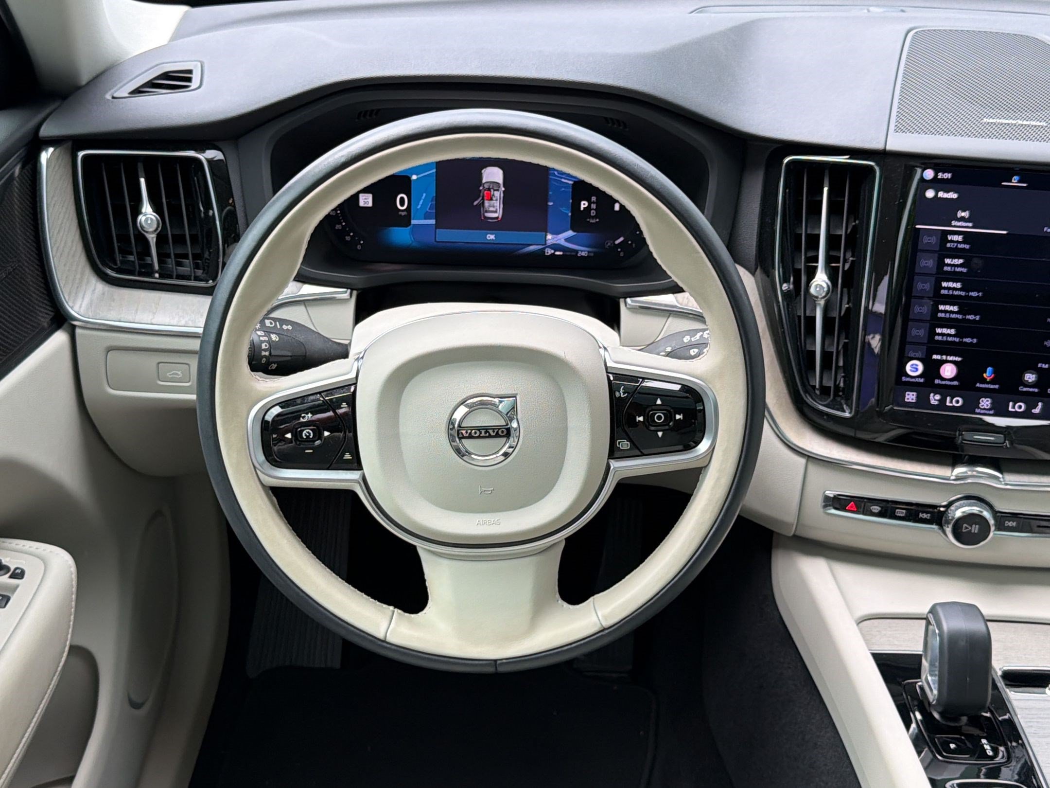Used 2023 Volvo XC60 B5 Plus w/ Protection Package Premier FWD image 16