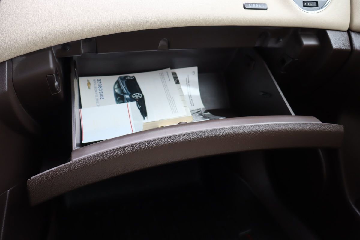 Used 2015 Chevrolet Cruze Diesel FWD image 40