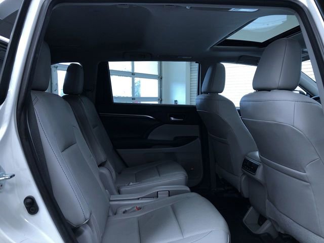 Used 2016 Toyota Highlander Limited image 24