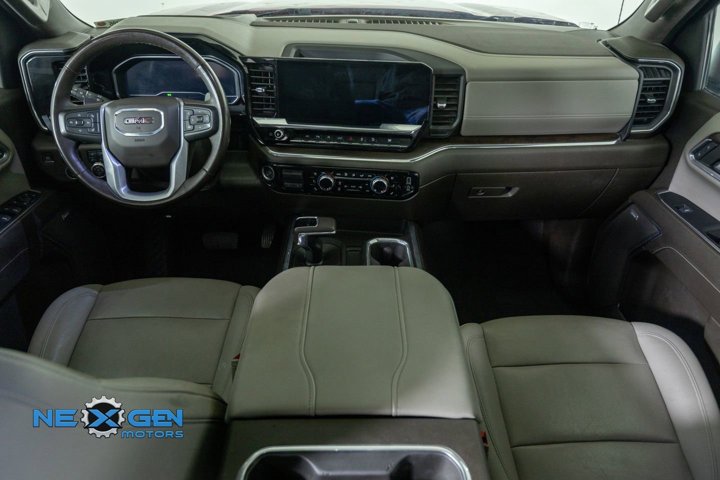 Used 2023 GMC Sierra 1500 SLT AWD/4WD image 30