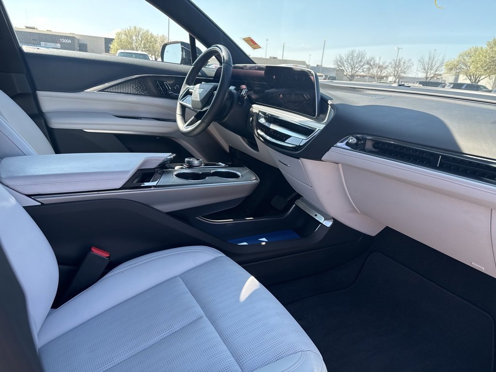 Used 2023 Cadillac Lyriq 2WD image 9