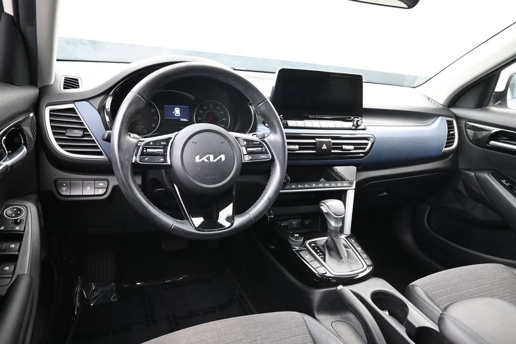 Certified 2023 Kia Seltos S w/ Navigation Package AWD/4WD image 11