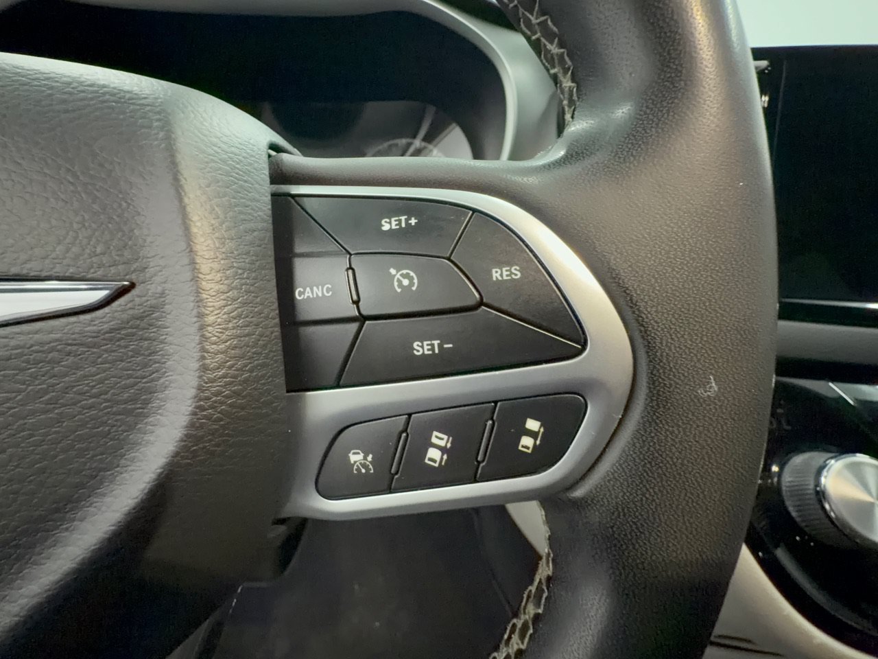 Used 2022 Chrysler Pacifica Touring-L FWD image 19