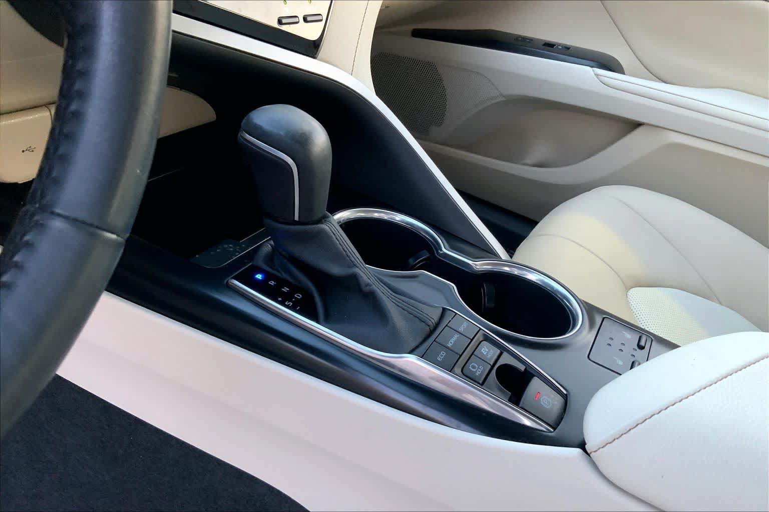 Used 2020 Toyota Camry XLE w/ Sunroof Package FWD image 15