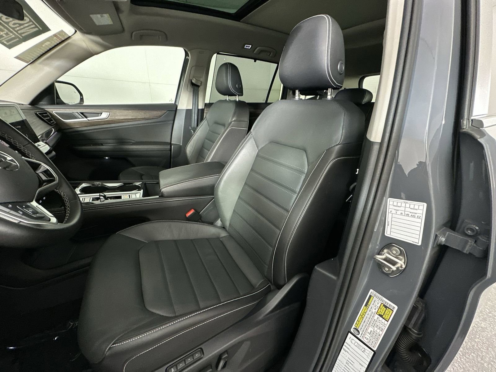 Used 2025 Volkswagen Atlas SEL AWD/4WD image 11