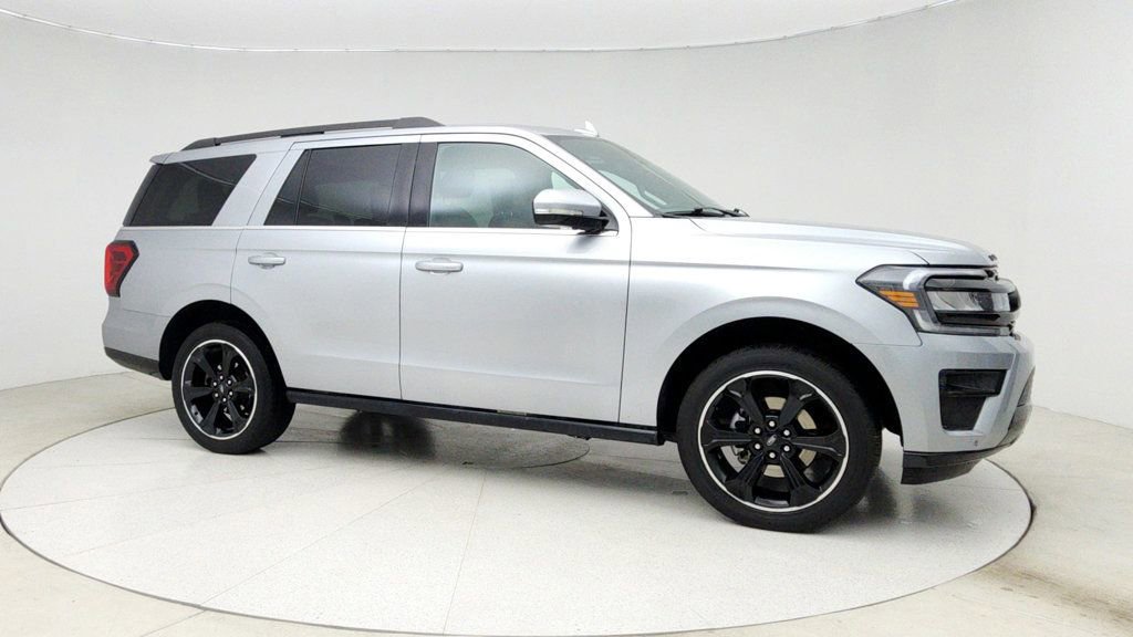 Used 2024 Ford Expedition Limited image 3