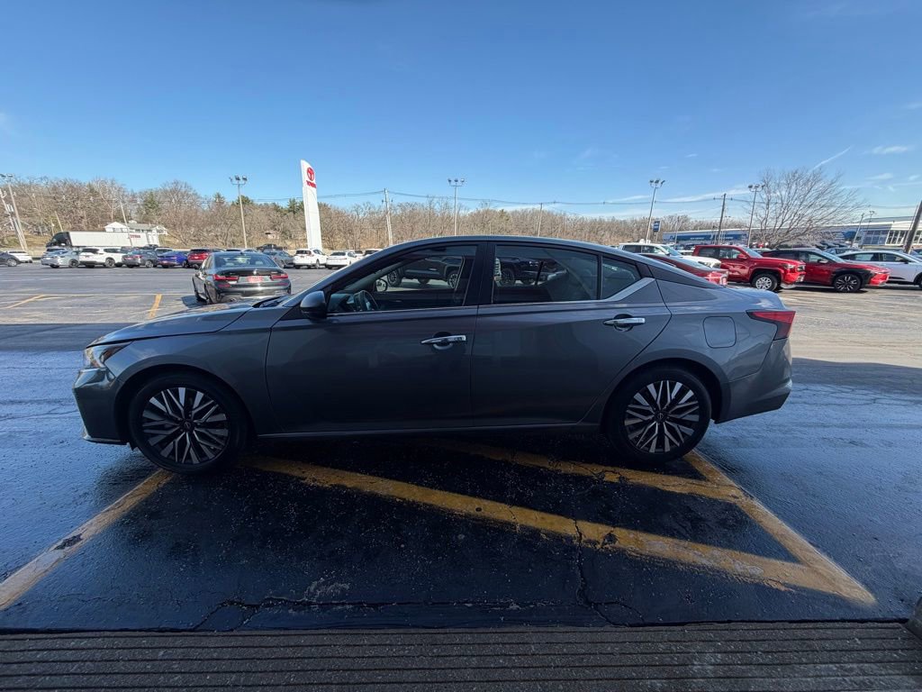 Used 2024 Nissan Altima 2.5 SV image 8