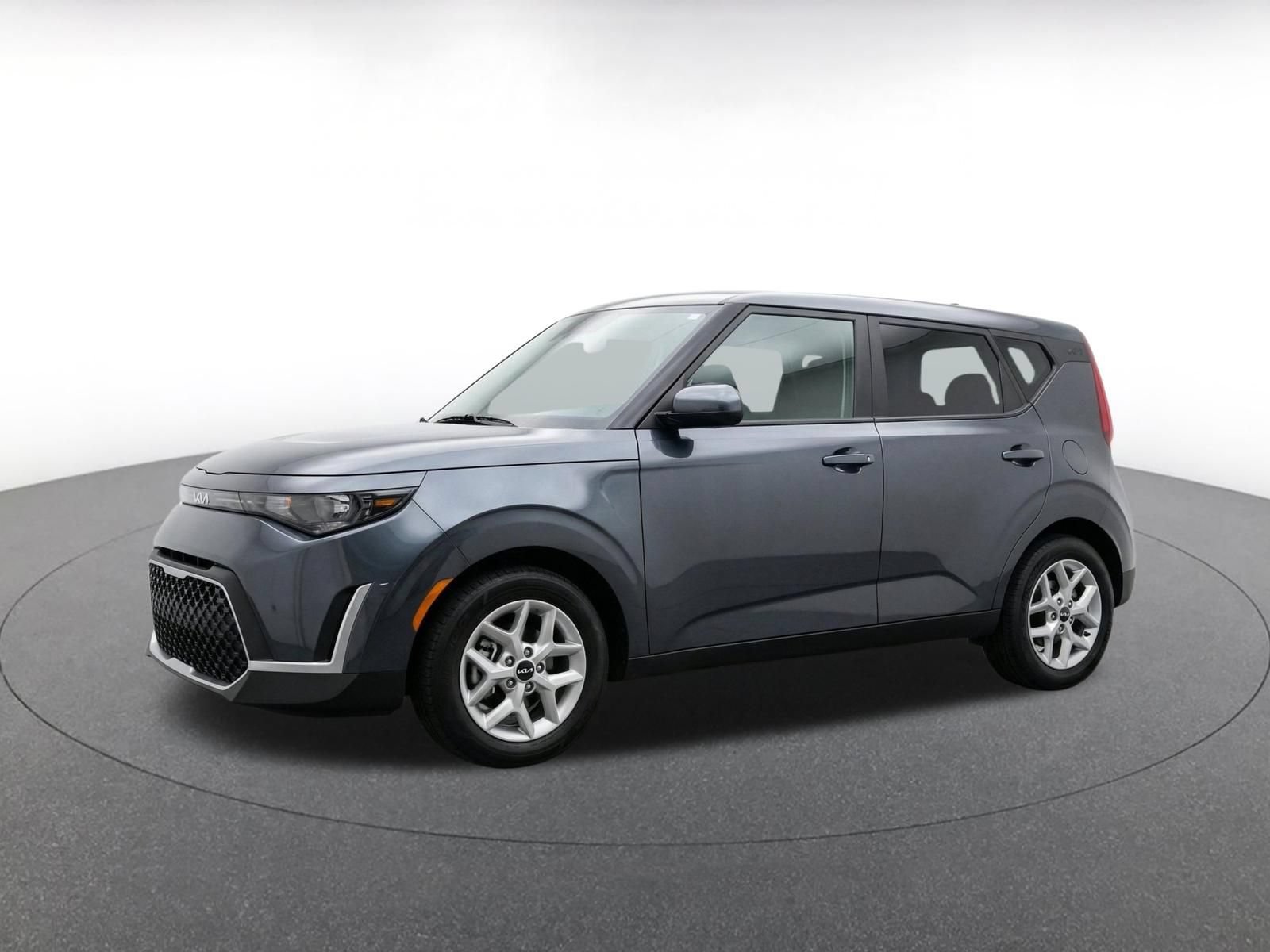 Used 2025 Kia Soul LX w/ LX Technology Package FWD image 3