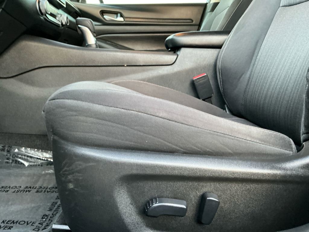 Used 2024 Nissan Altima 2.5 SV image 24