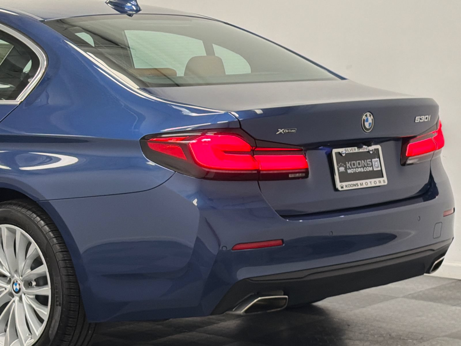 Used 2023 BMW 530i xDrive w/ Premium Package AWD/4WD image 7
