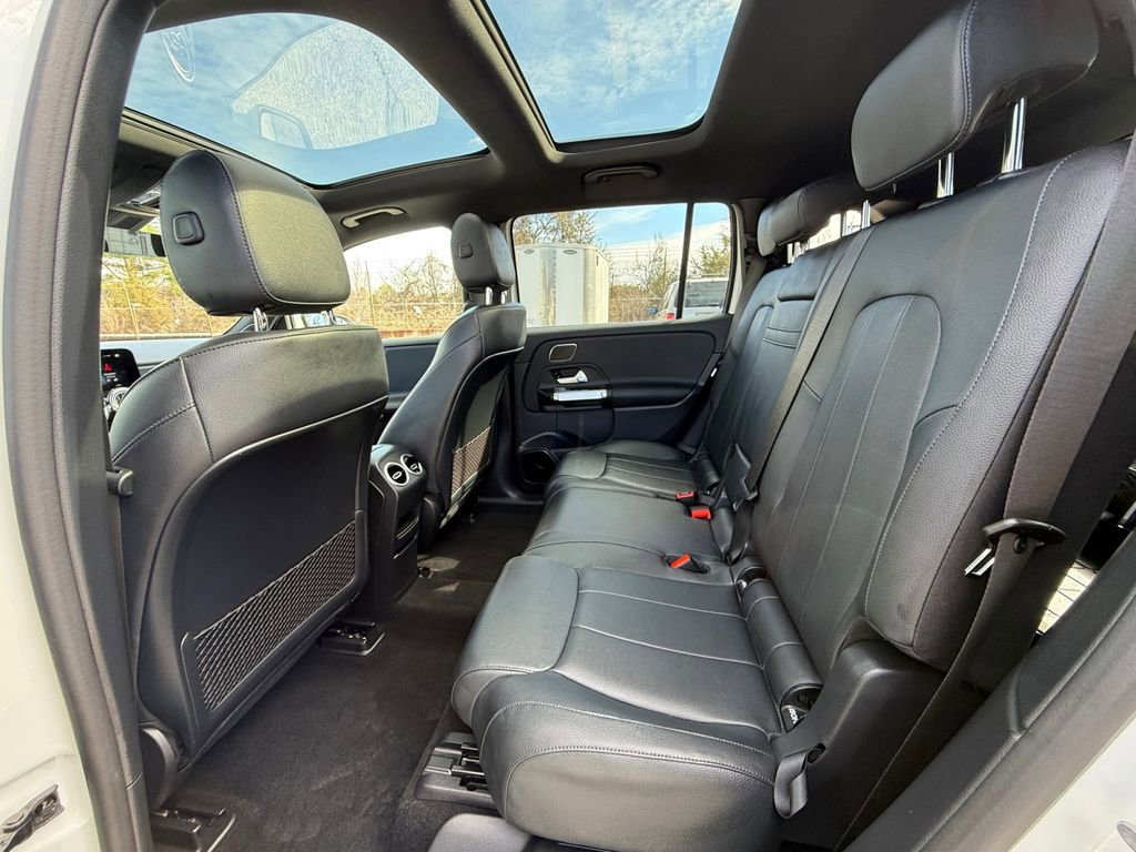 Used 2023 Mercedes-Benz EQB 300 4MATIC image 27