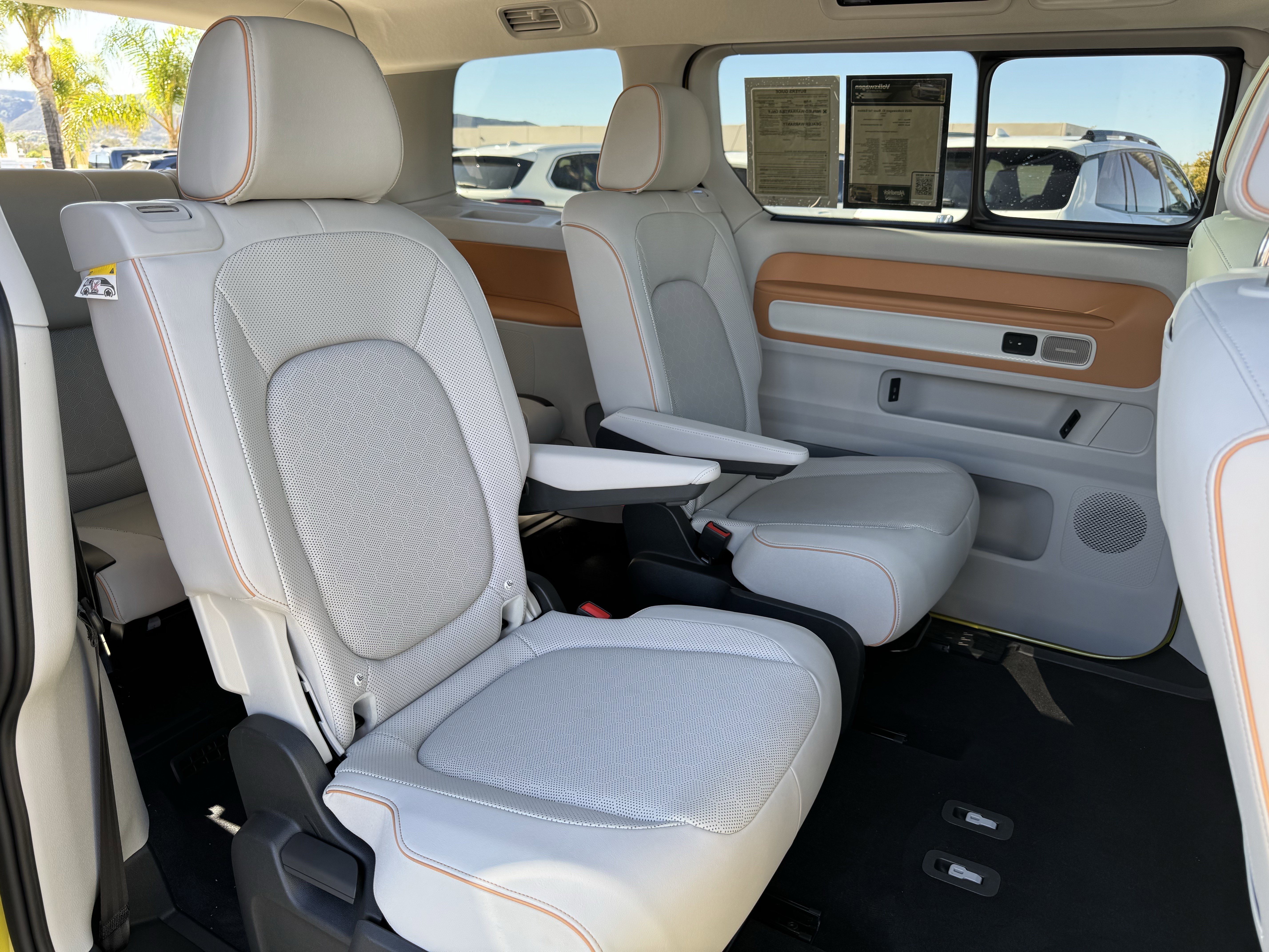 Used 2025 Volkswagen ID. Buzz 1st Edition image 35