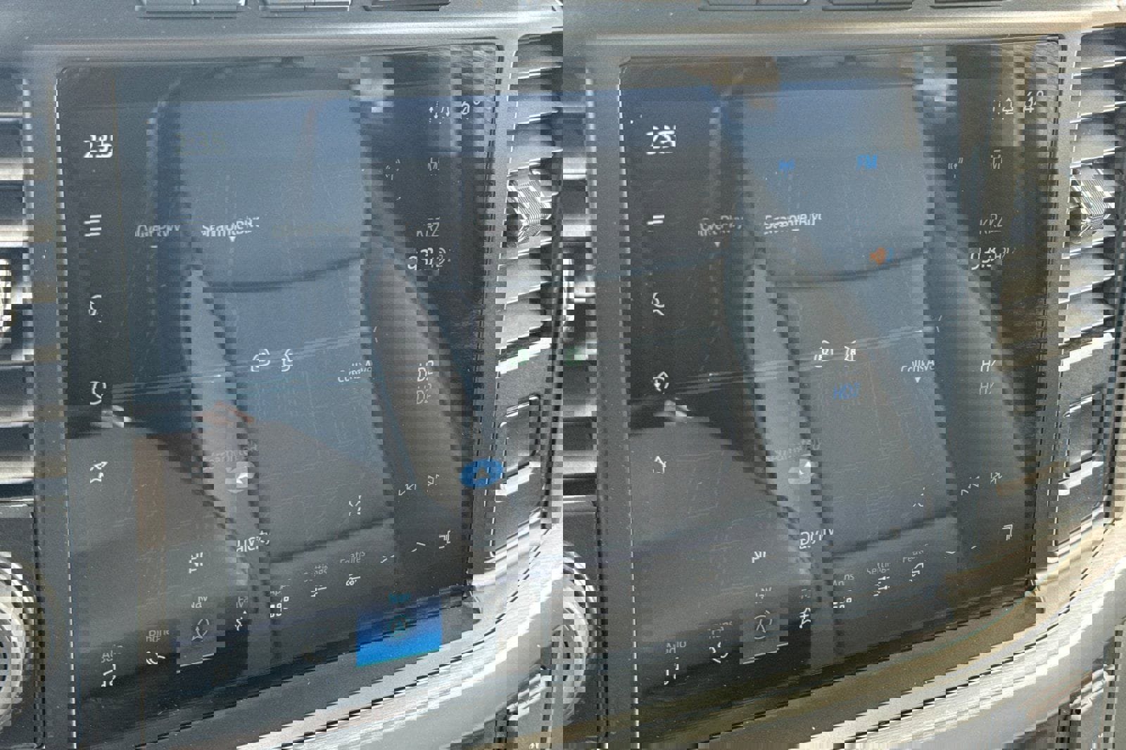 Certified 2021 Ford F150 Lariat w/ Equipment Group 502A High image 19