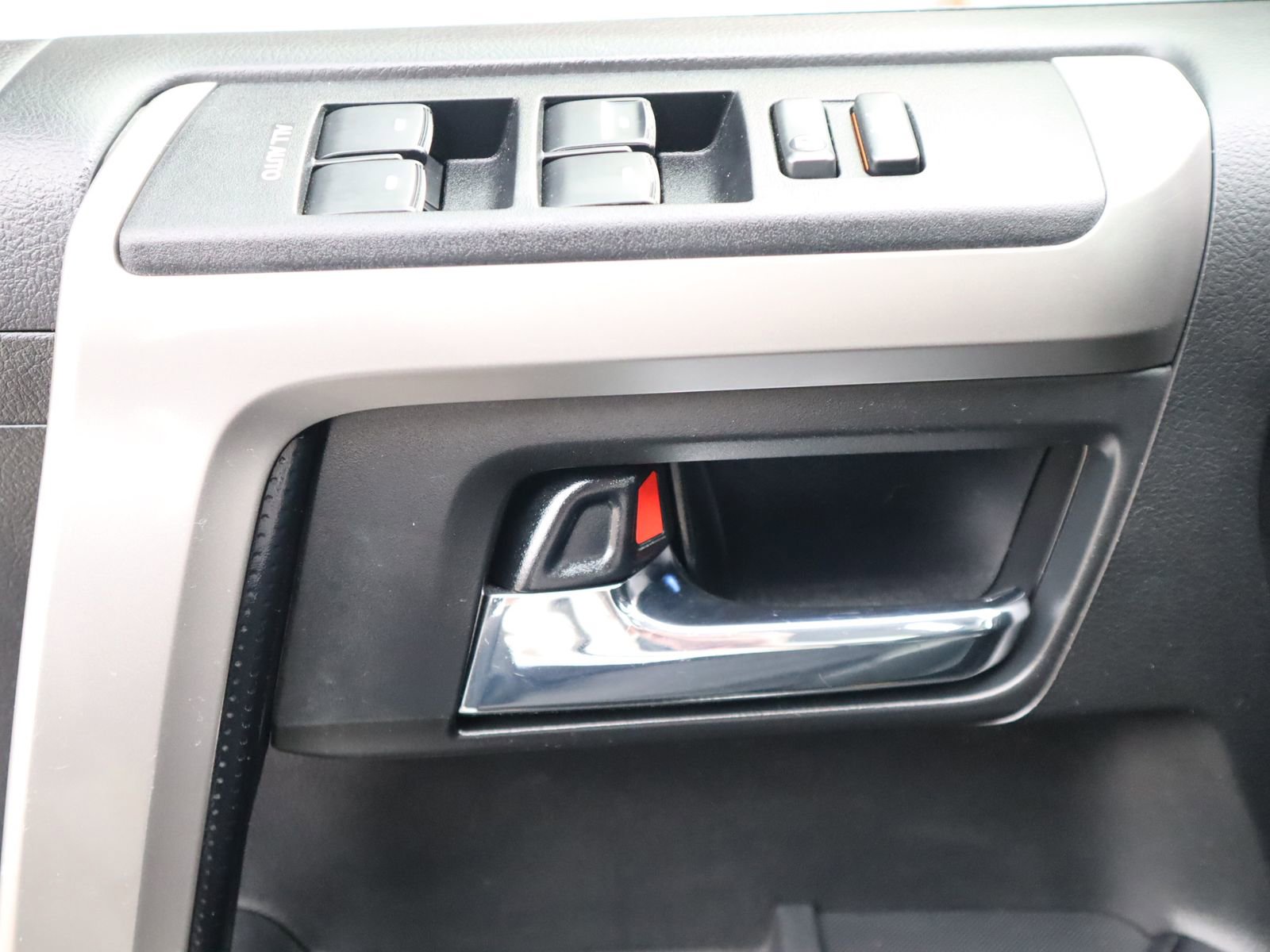 Used 2016 Toyota 4Runner Limited AWD/4WD image 31