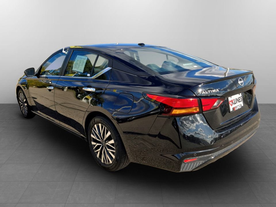 Used 2024 Nissan Altima 2.5 SV image 9