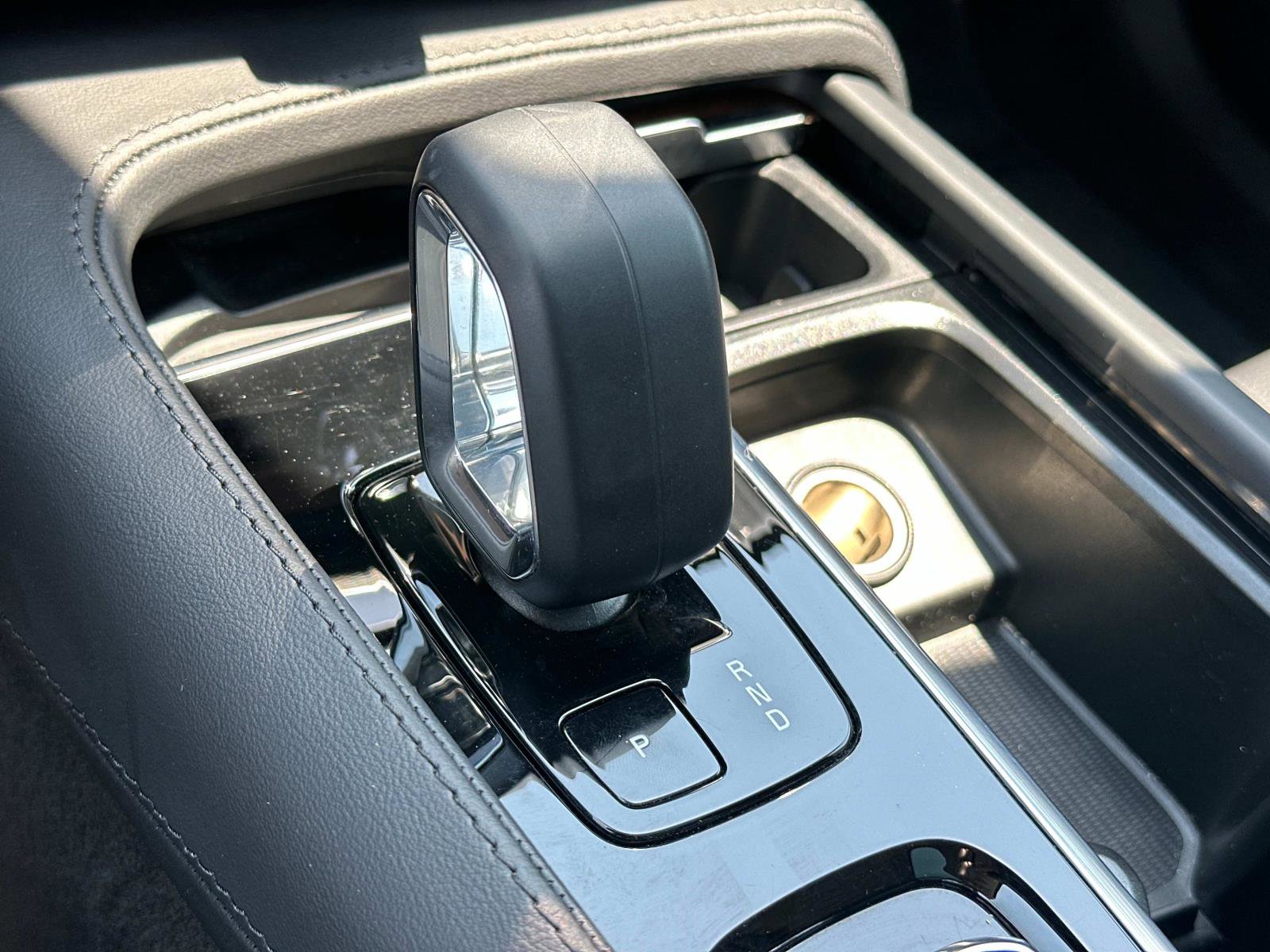 Certified 2025 Volvo XC90 B6 Plus image 14